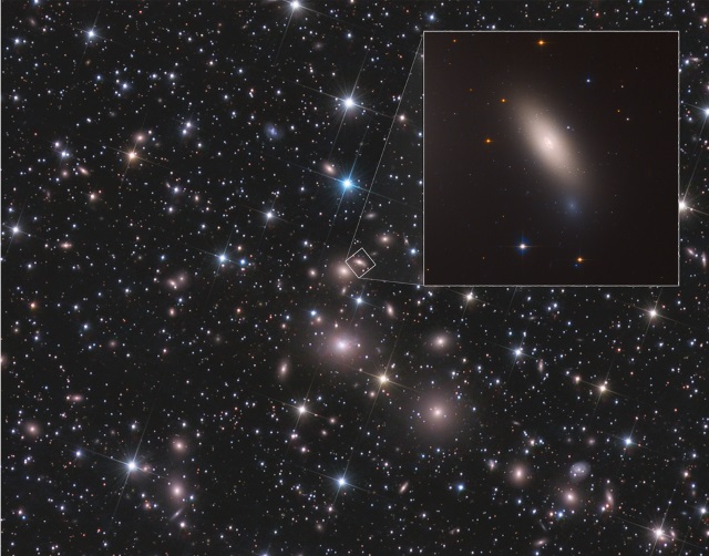 銀河「NGC 1277」とペルセウス座銀河団