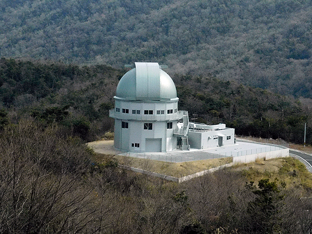 「せいめい望遠鏡」の望遠鏡ドーム