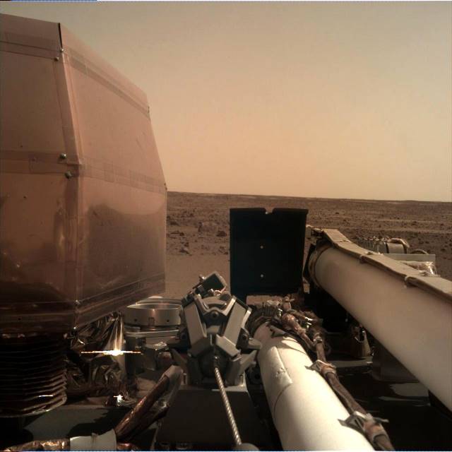 インサイトが撮影した火星