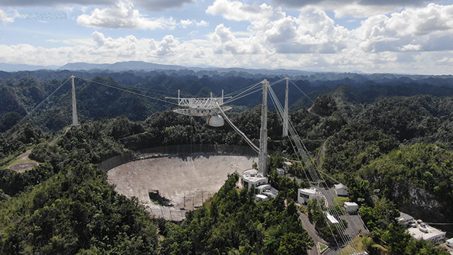 アレシボ電波望遠鏡