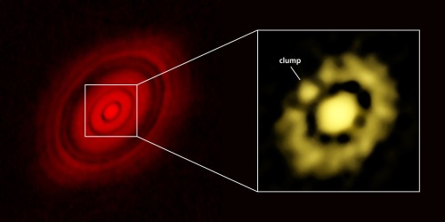 おうし座HL星を取り巻く原始惑星系円盤。（左）アルマ、（右）VLA
