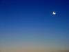 （朝焼けの月と水星の写真）