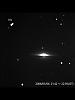 （M104のそばを通過する小惑星Irisの写真）