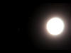 （満月とプレアデス星団の接近の写真）