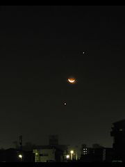 （宮川祐一氏撮影の月と金星、木星の写真）