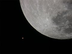 （堂山浩太郎氏撮影の月と火星の写真 1）