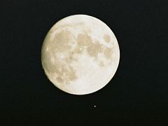 （原田泰典氏撮影の月と火星の写真 1）