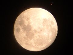 （SAITO氏撮影の月と火星の写真）