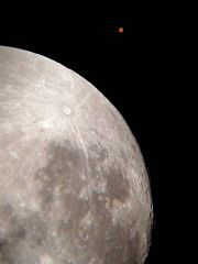 （高橋明広氏撮影の月と火星の写真）