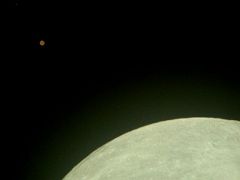 （植田和利氏撮影の月と火星の写真 2）