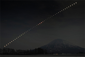 2015年4月4日 羊蹄山と月食