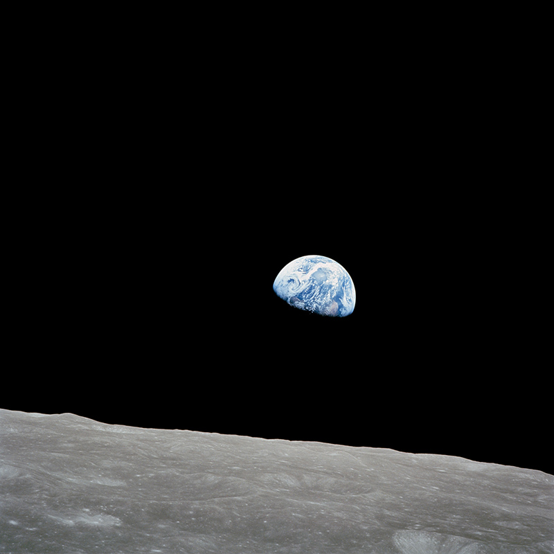 アポロ8号から撮影された地球の出